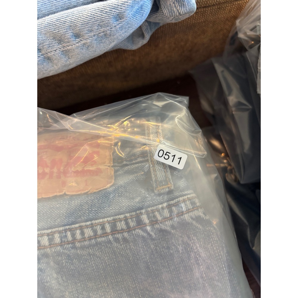 Vintage Levi's 569 Loose Fit Baggy Denim Jean Shorts Jorts - Picture 6 of 6